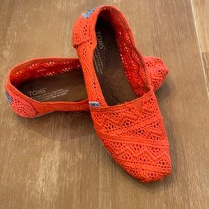 Toms Slip On Lace Crochet sz 6.5 Electric Orange.